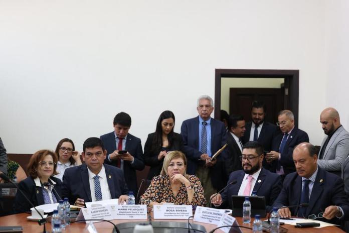 La comisión de Finanzas del Organismo Legislativo escuchó la propuesta de ampliación del presupuesto por los magistrados del TSE. Foto: Congreso de la República