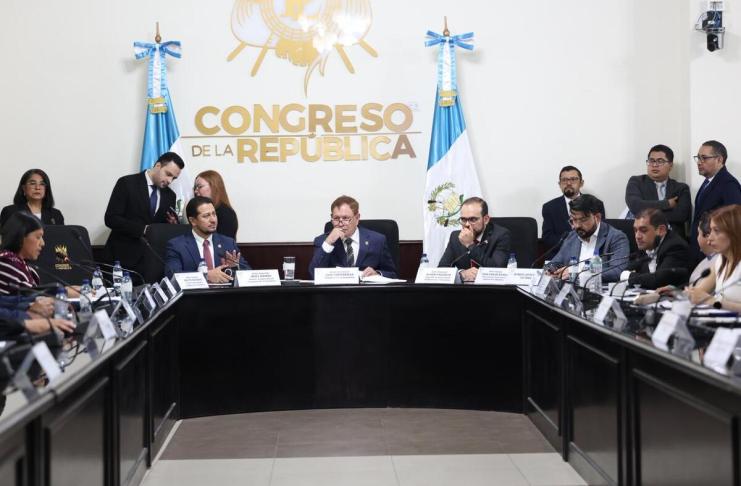 Representantes de bloques legislativos discuten reformas a ley de IUSI El presidente del Congreso, Luis Contreras, comentó que el próximo lunes se continuará discutiendo la reforma a la Ley de IUSI. Foto: Organismo Legislativo