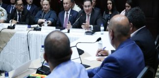 El ministro de Gobernación, Marco Antonio Villeda, informa por los argumentos presentados en la apelación para que se construya la cárcel en Izabal. Foto: Ministerio de Gobernación