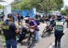 En un operativo realizado en la RN-14 por la Policía Nacional Civil, los agentes recogieron motocicletas y sancionaron a propietarios. Foto La Hora: PNC