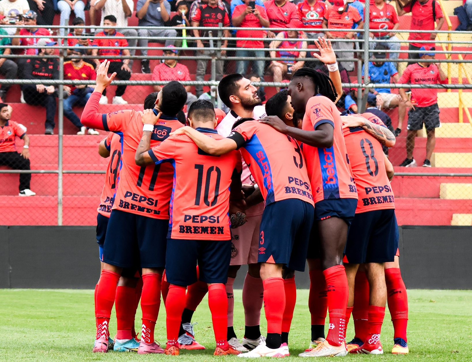 Cremas y Xela se enfrentarán en una de las semifinales del Clausura 2026