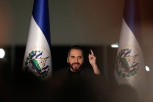Con popularidad, pero con preocupaciones por la economía, Bukele llega al último año de su segundo mandato en El Salvador
