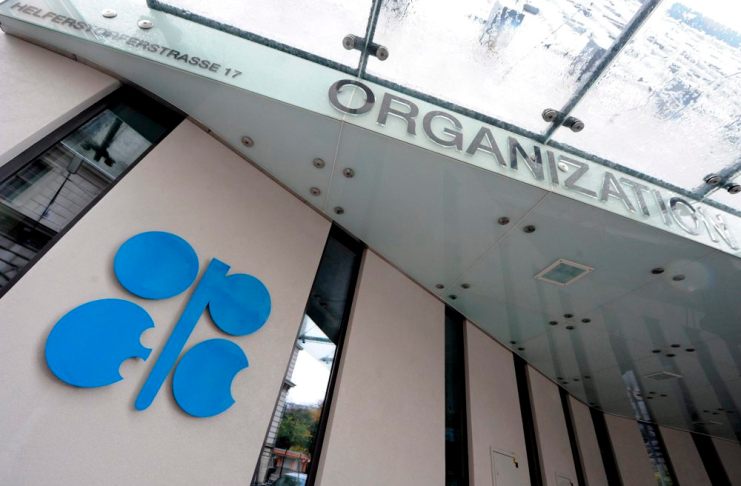 La producción petrolera de la OPEP, golpeada por la guerra de Irán y el bloqueo de Ormuz, continuó cayendo hasta mediar en abril los 18.98 millones de barriles diarios . Foto La Hora: EFE