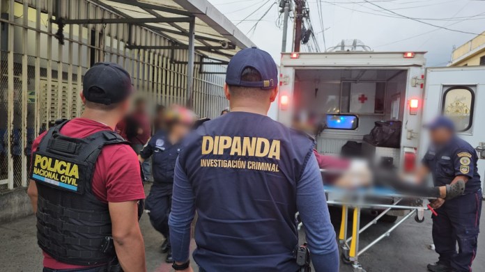 pandilleros heridos Presuntos extorsionistas del Barrio 18, al verse descubiertos fueron heridos al enfrentar a investigadores de la PNC. Foto: PNC