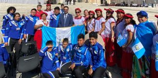 Los jóvenes músicos representaron con orgullo a Guatemala durante la audiencia general presidida por el Santo Padre León XIV. Foto La Hora: Minex