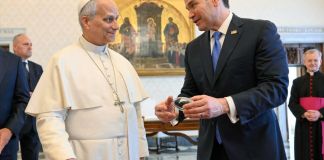 En su calidad de Secretario de Estado de EE. UU., ha llegado al Vaticano este jueves 7 de mayo para mantener una audiencia privada con el papa León XIV.