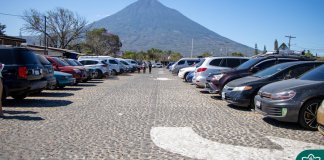 Guía rápida: lo que debes saber del nuevo parqueo en Antigua Guatemala para residentes y visitantes El Consejo de la Municipalidad de Antigua Guatemala modificó el cobro del parqueo en la vía pública. Foto: Municipalidad de Antigua Guatemala.