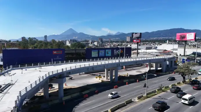 El paso a desnivel de la calzada Roosevelt sigue sin una fecha exacta de finalización.