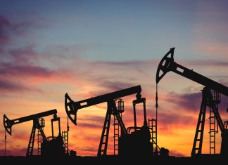 Luego de iniciada la guerra en Irán, el petróleo Brent, subió de manera drástica provocando una alta volatilidad. Foto La Hora: Pavel Mikheyev/Shutterstock