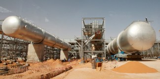 Los precios del petróleo subieron más de un 3 % tras el rechazo de Donald Trump a la respuesta de Irán sobre la propuesta de paz, en medio de nuevas tensiones en Oriente Medio.
