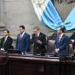 El presidente del Congreso, Luis Contreras, espera por más de una hora para poder aprobar la ley contra lavado de dinero u otros activos. Foto: La Hora / José Orozco