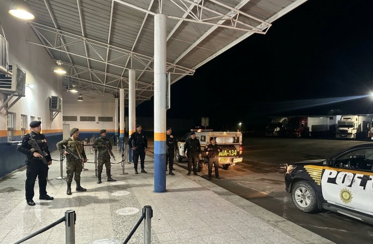 Agentes antinarcóticos de la PNC y la Policía Nacional de Honduras refuerzan la seguridad en la zona fronteriza por hechos de violencia en Corinto y Colón. Foto La Hora: PNC