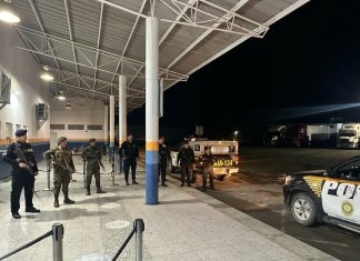 Guatemala refuerza seguridad en frontera tras ola de violencia en Honduras Agentes antinarcóticos de la PNC y la Policía Nacional de Honduras refuerzan la seguridad en la zona fronteriza por hechos de violencia en Corinto y Colón. Foto La Hora: PNC