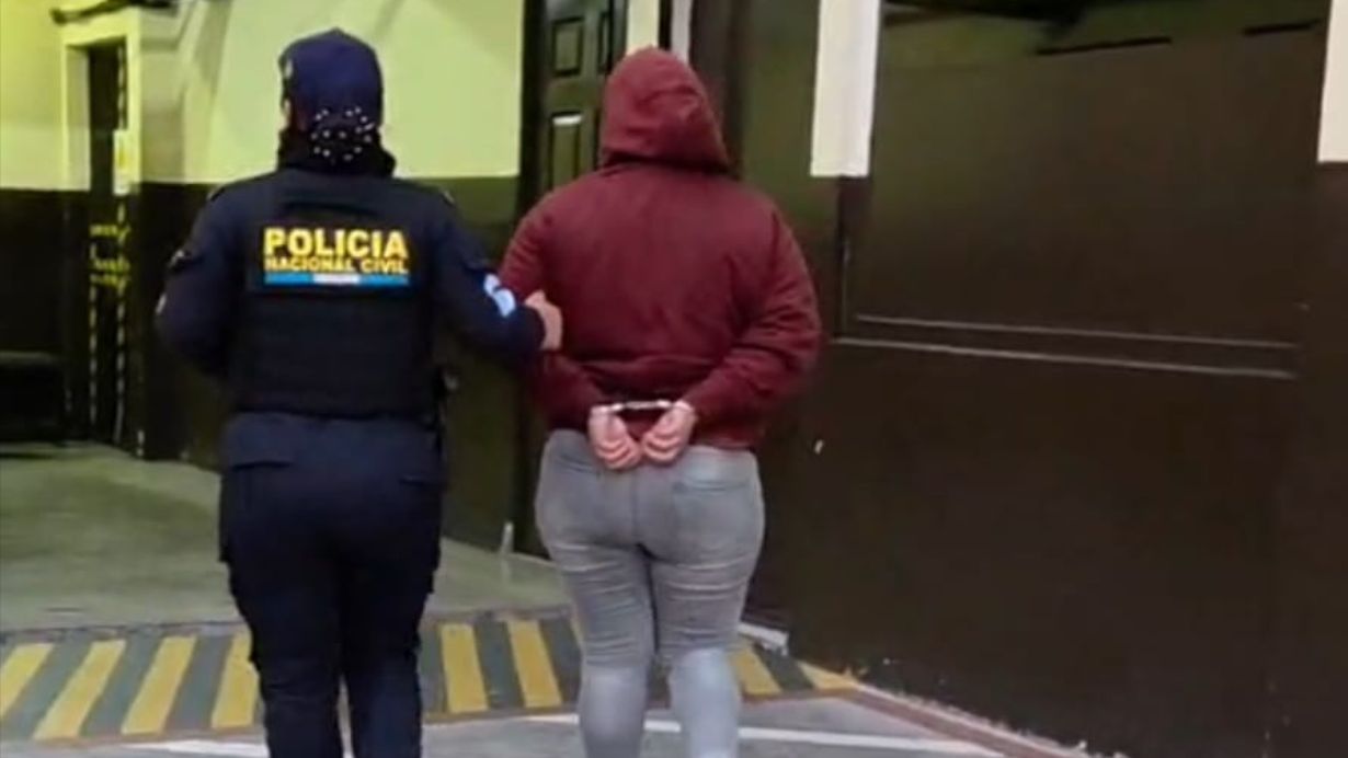Mujer capturada en la zona 5 de Mixco acumulaba seis antecedentes por extorsión