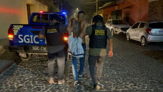 Las fuerzas de seguridad establecieron su identidad tras coordinaciones con las autoridades salvadoreñas, de donde es originario el presunto pandillero. Foto La Hora: PNC