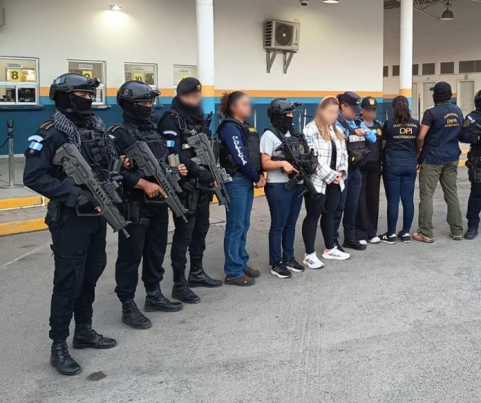 Tras ser capturada en un operativo en el kilómetro 16.5, aldea Don Justo, Santa Catarina Pinula, Guatemala, fue llevada a la frontera con Honduras para ser entregada a las autoridades de ese país.