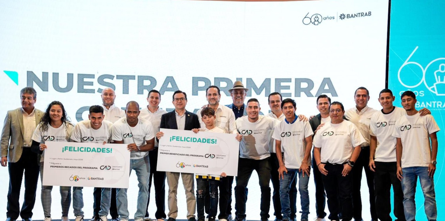 Presentación de los primeros becados del Centro Académico para el Deporte (CAD). Foto: Facebook Deportes Bantrab.