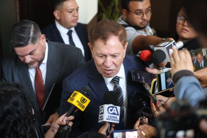 El presidente del Organismo Legislativo, Luis Contreras, 