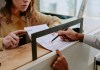 La forma de enviar dinero desde EE. UU. podría cambiar por nuevas regulaciones. Foto La Hora: AnnaStills/Shutterstock