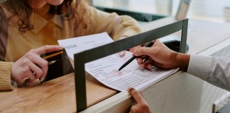 Remesas: la nueva orden financiera de EE. UU. no las frena de golpe, pero las empuja a la sombra La forma de enviar dinero desde EE. UU. podría cambiar por nuevas regulaciones. Foto La Hora: AnnaStills/Shutterstock