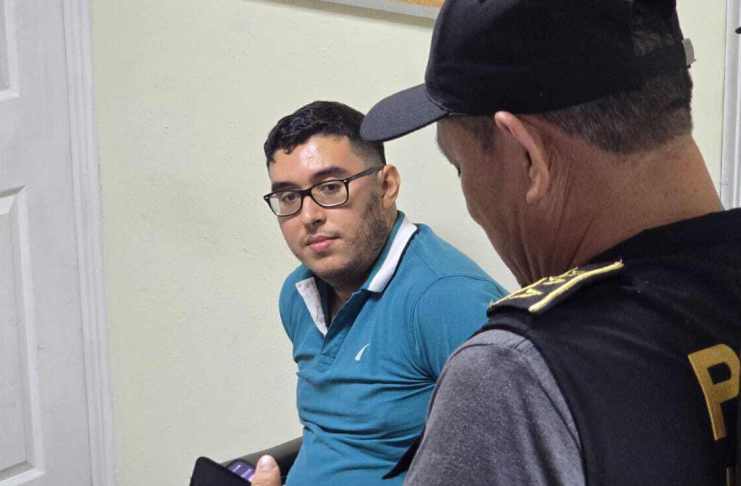 Requerido por la justicia española vinculado al homicidio de su amigo aceptó ser extraditado de forma voluntaria. Foto La Hora: Sergio Osegueda