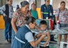 En distintos espacios públicos, el Ministerio de Salud aplica la vacuna contra el sarampión.