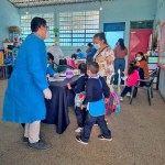 A niños que ya fueron vacunados contra la enfermedad, como parte de su esquema original, se les aplica un refuerzo. Foto: La Hora/MSPAS.
