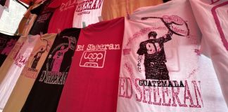Miles de seguidores llenaron el estadio de la zona 6 tras el concierto de Ed Sheeran. Foto La Hora: José Orozco