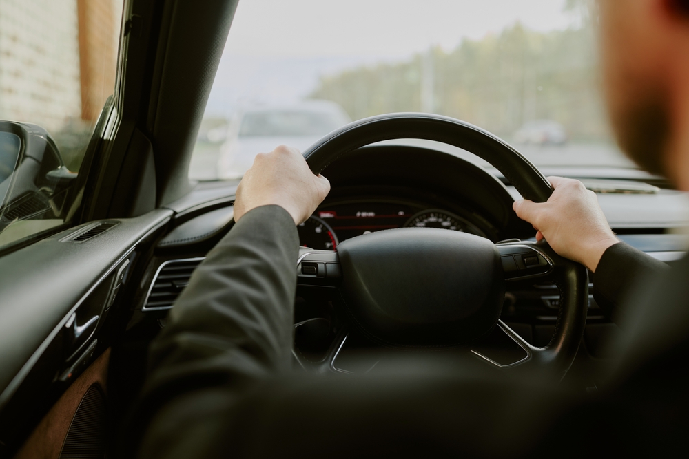 Los modos de conducción permiten adaptar el comportamiento del vehículo según las necesidades del conductor y las condiciones del camino. Foto: Shutterstock.