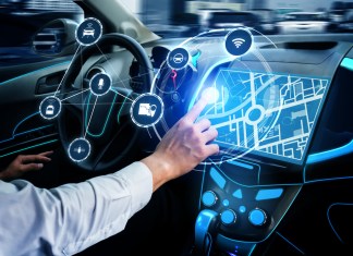 La tecnología incorporada en los vehículos transforma la experiencia de conducir. Foto: Summit Art Creations/Sshutterstock.