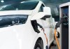 La movilidad eléctrica redefine la forma de transporte moderno. Foto: Scharfsinn/Shutterstock.