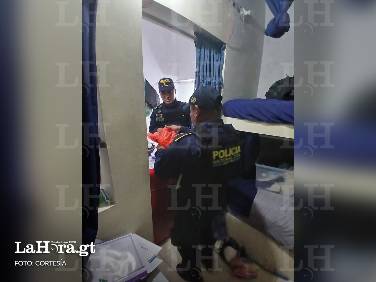 Agentes de la PNC ubicaron los teléfonos en la celda de Girón Castañeda. Foto La Hora: Cortesía