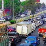 La salida de la ciudad por medio de la Calzada Aguilar Batres, zona 11 para la ruta a El Pacífico está afectada informó la PMT.