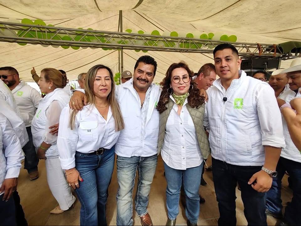 Con la llegada de Sofía Hernández (primera a la izquierda), la UNE habría sumado a un buen grupo de alcaldes que fueron electos con Vamos en 2023.