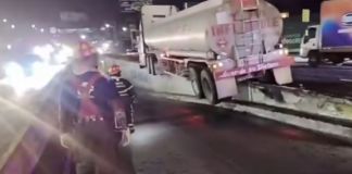 En el ingreso al viaducto que conecta a Villa Linda, Villa Nueva, se ha interrumpido por la colisión de un tráiler en el sector. Foto La Hora: captura de pantalla PMT de Villa Nueva