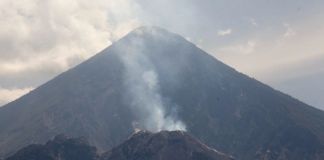 El Volcán Santiaguito, ubicado en Quetzaltenango, registra explosiones y caída de ceniza en áreas cercanas.
