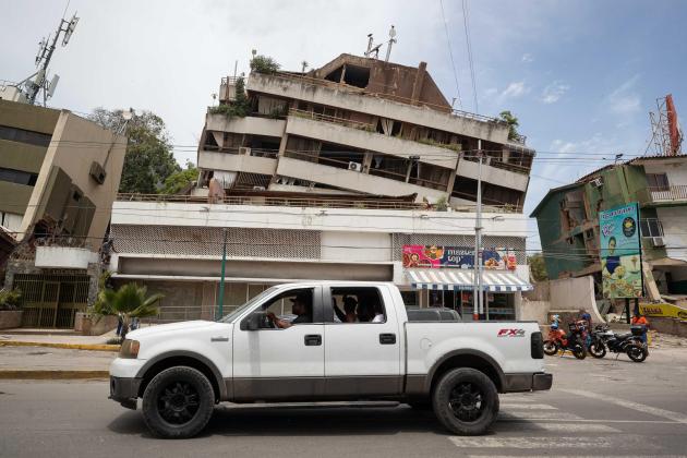 Damnificados esperan el apoyo de las autoridades locales e internacional para enfrentar la crisis tras el paso de dos terremotos. Foto La Hora: EFE