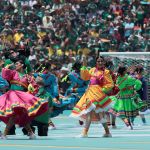 Durante la inauguración se mostraron atuendos inspirados en varias épocas de la historia de México. Foto: EFE.