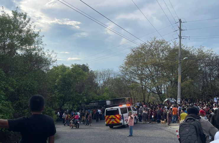 El bus que dejó a 25 personas heridas en la aldea Suacité, San Juan Sacatepéquez, operaba sin limitador de velocidad y licencia para el piloto.