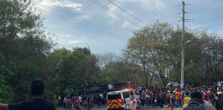 Bus que dejó a 25 heridos en San Juan Sacatepéquez carecía de piloto registrado y limitador de velocidad El bus que dejó a 25 personas heridas en la aldea Suacité, San Juan Sacatepéquez, operaba sin limitador de velocidad y licencia para el piloto.