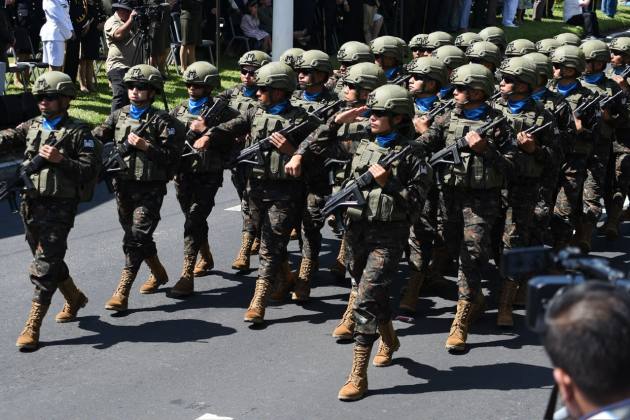 El desfile militar comenz&oacute; en la Avenida Las Am&eacute;ricas, paso por la Reforma hasta llegar a la Tribunal Militar ubicada en el Campo Marte. Foto La Hora Jos&eacute; Orozco