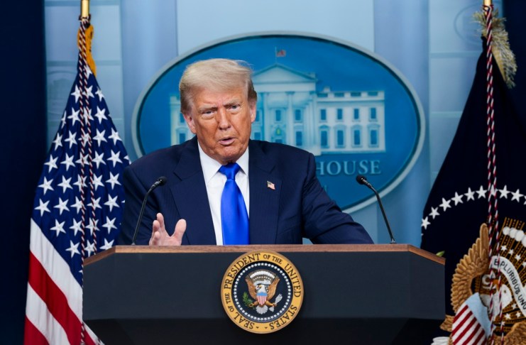 Trump dice que hay seis detenidos por actos vandálicos en el Estanque Reflectante Fotografía de archivo de Donald Trump. Foto La Hora: EFE