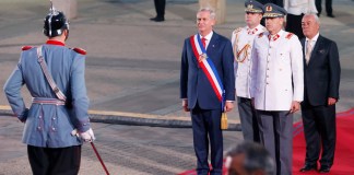 Fotografía del 11 de marzo de 2026 del presidente de Chile, José Antonio Kast (c), durante el cambio de mando presidencial, en Santiago (Chile). Foto La Hora: EFE