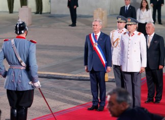 Fotografía del 11 de marzo de 2026 del presidente de Chile, José Antonio Kast (c), durante el cambio de mando presidencial, en Santiago (Chile). Foto La Hora: EFE