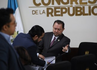 Diputado presenta amparo contra CSU para que se abstenga de juramentar a Mazariegos como rector Walte Mazariegos en el Congreso de la República. Foto La Hora: Daniel Ramírez