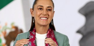 Sheinbaum asegura que es «probable» una reunión con el rey Felipe VI en Ciudad de México La presidenta de México, Claudia Sheinbaum, habla durante una rueda de prensa este martes, en el Palacio Nacional de Ciudad de México (México). Foto La Hora: EFE