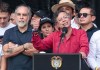 Fotografía de archivo del 1 de mayo de 2026 que muestra al presidente de Colombia, Gustavo Petro (c), pronunciando un discurso en Medellín (Colombia). Foto La Hora: EFE
