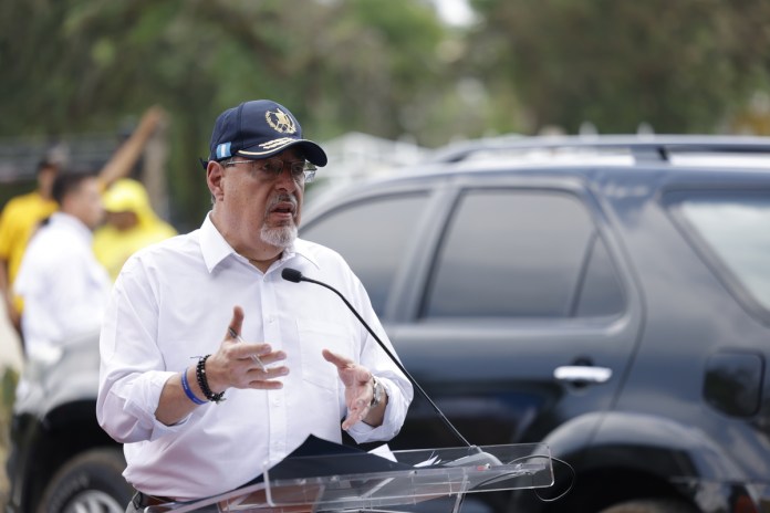 El presidente Arévalo confirmó que el dragado para el control del nivel de embarque de Puerto Quetzal para agilizar tiempos de descarga de buques.