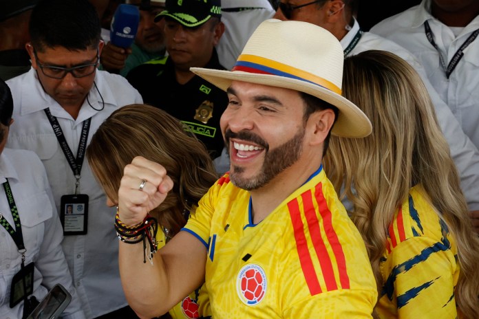 Ultraderechista De la Espriella El candidato a la presidencia de Colombia Abelardo de la Espriella reacciona en Barranquilla (Colombia). Foto La Hora: EFE