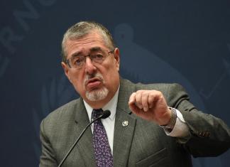 Visita de jefe del Comando Sur se centra en nuevas áreas de cooperación solicitadas por Guatemala El presidente Bernardo Arévalo aseguró que la visita del general del Comando Sur Francis. L Donovan se da para socializar nuevos operativos contra el narcotráfico.